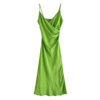 فستان نسائي أخضر مثير بفتحة رقبة على شكل V فستان نسائي بدون أكمام ذو فتحة جانبية مطوي موضة صيف 2022 فستان حفلات نسائي ضيق