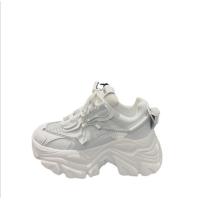 حذاء رياضي نسائي أبيض مُزين بالفلكنة حذاء تنس نسائي فاخر لرياضة التنس موضة 2021 Zapatos Mujer